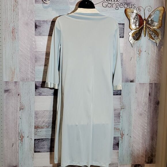 Vintage Vanity Fair XS Pale Blue Nylon Gown With Pockets - Picture 6 of 8
